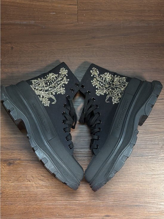Alexander McQueen Other - Alexander McQueen Tread Slick Boots
